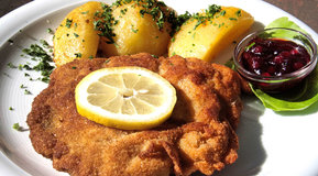 Wiener Schnitzel im Dorfgasthaus Halltal